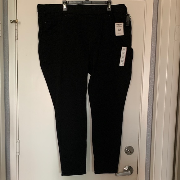 Signature by Levi Strauss Denim - NWT Signature by Levi Strauss Women's Black Skinny Jeans